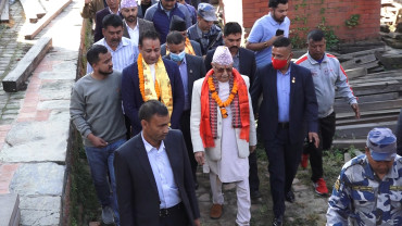 ललितपुरमा पैदल यात्रा गर्दै ओली